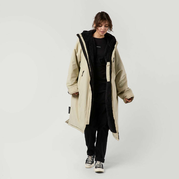 Wasserdichter Teddy gefütterter Poncho Explore Sand L-XL Mystic 35018_240400_705_LXL