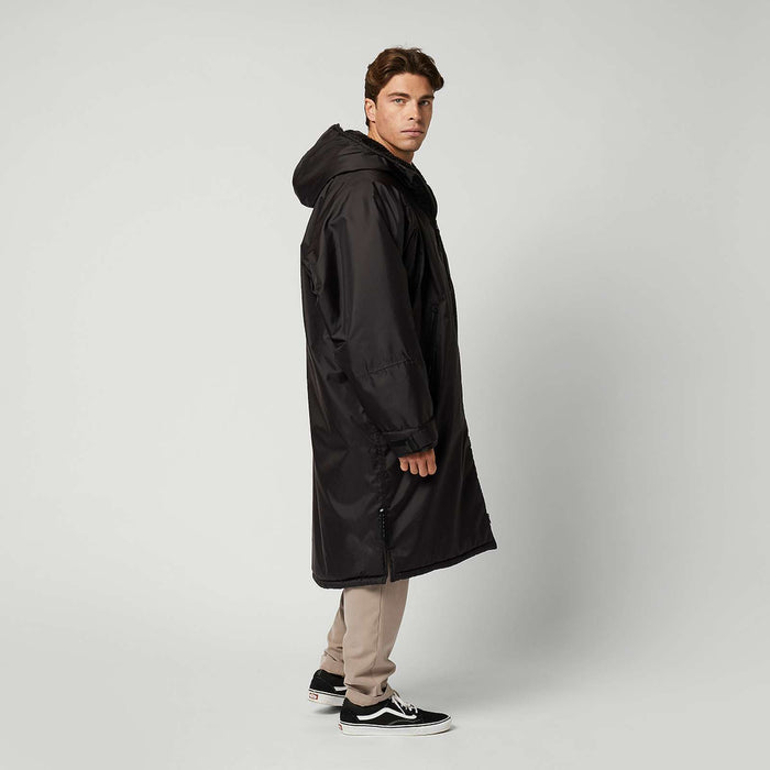 Wasserdichter Teddy gefütterter Poncho Explore Schwarz L-XL Mystic 35018_240400_900_LXL